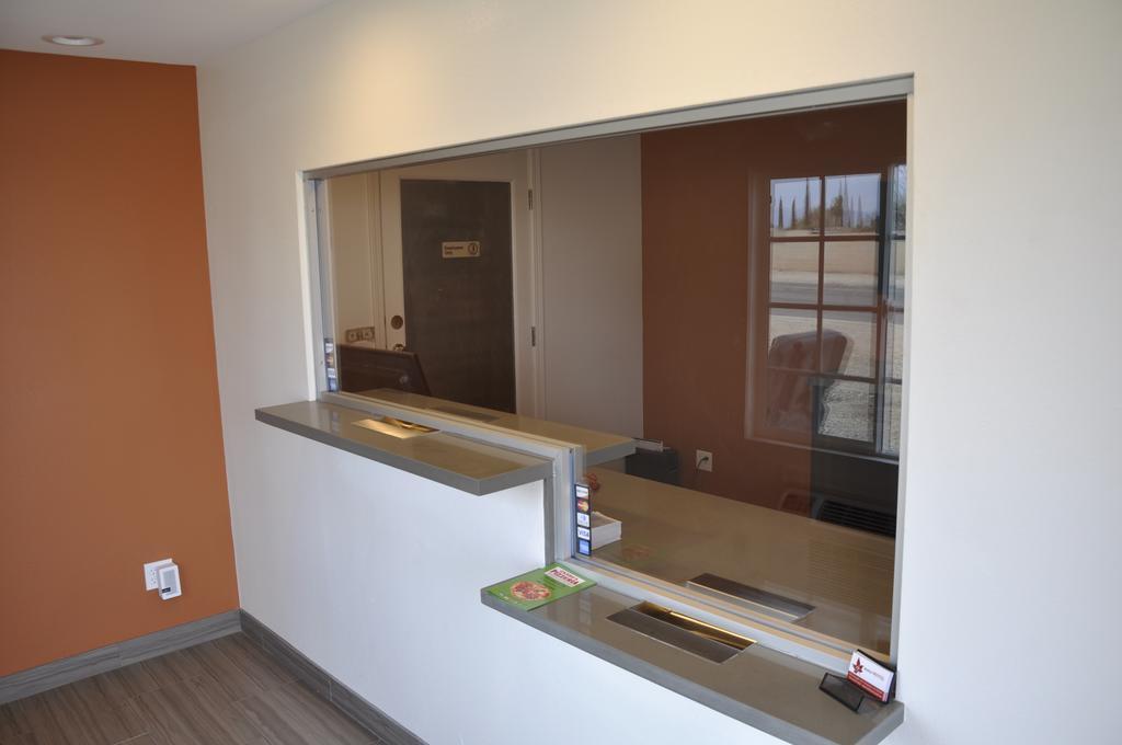 Motel 6 Maple/Main Hesperia Eksteriør billede