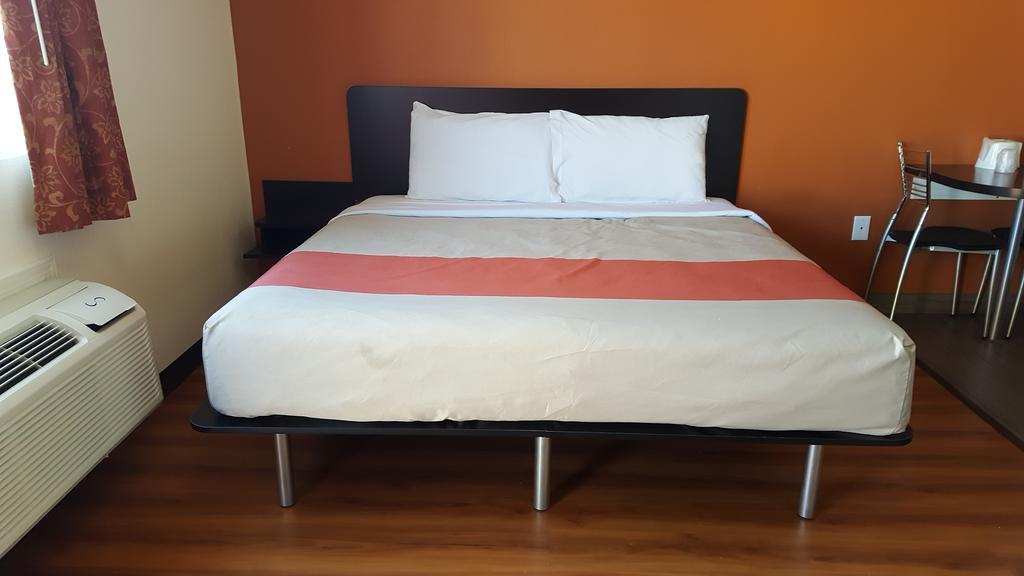 Motel 6 Maple/Main Hesperia Eksteriør billede