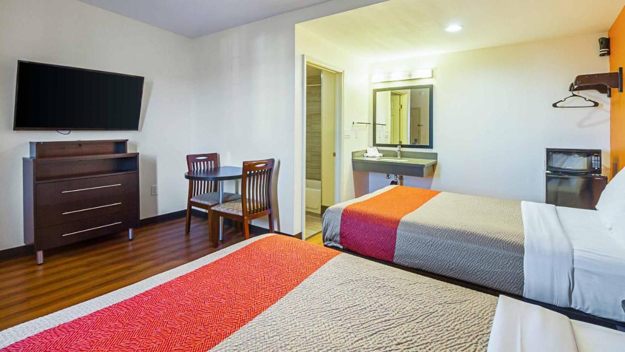 Motel 6 Maple/Main Hesperia Eksteriør billede